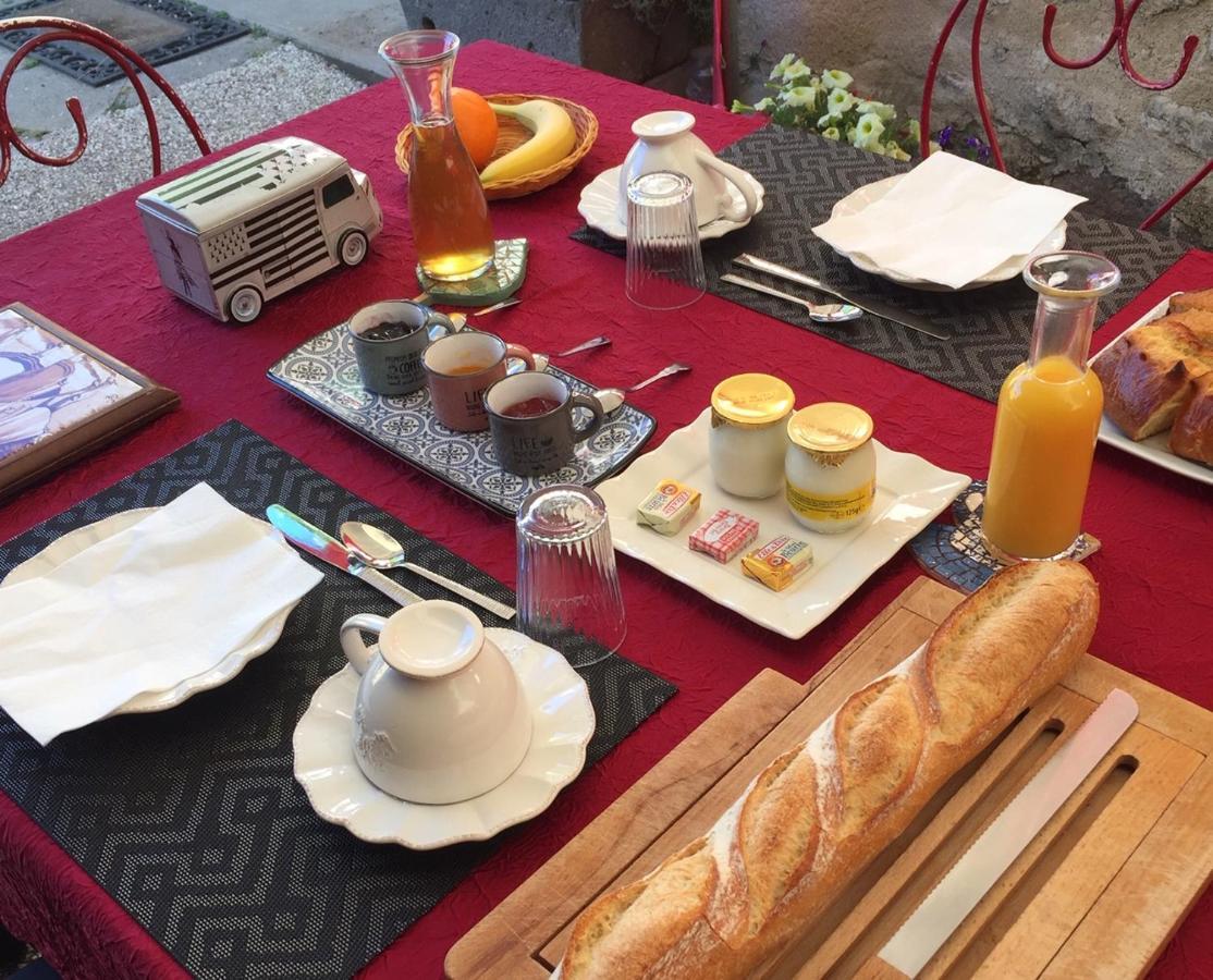 Bed and Breakfast Les Maitres Sonneurs Huriel Esterno foto