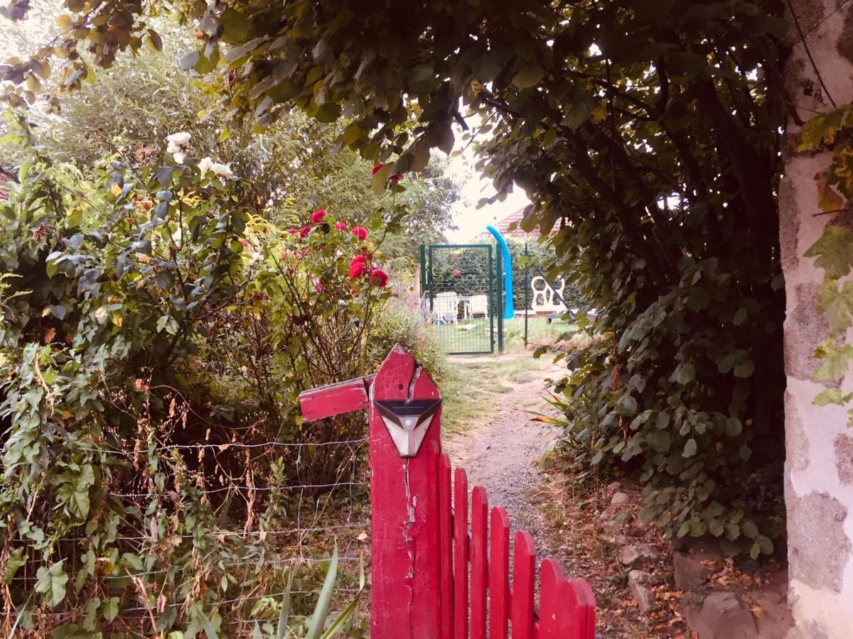 Bed and Breakfast Les Maitres Sonneurs Huriel Esterno foto