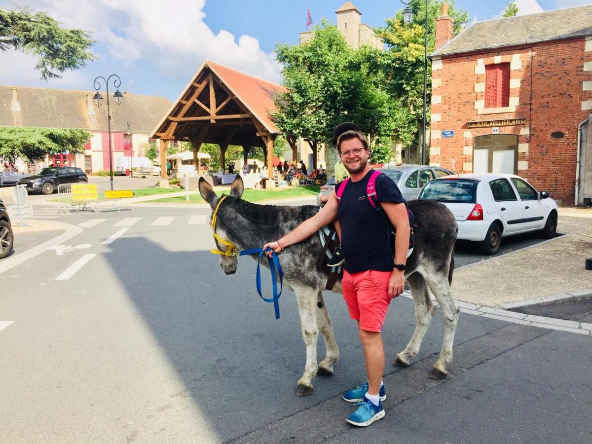 Bed and Breakfast Les Maitres Sonneurs Huriel Esterno foto