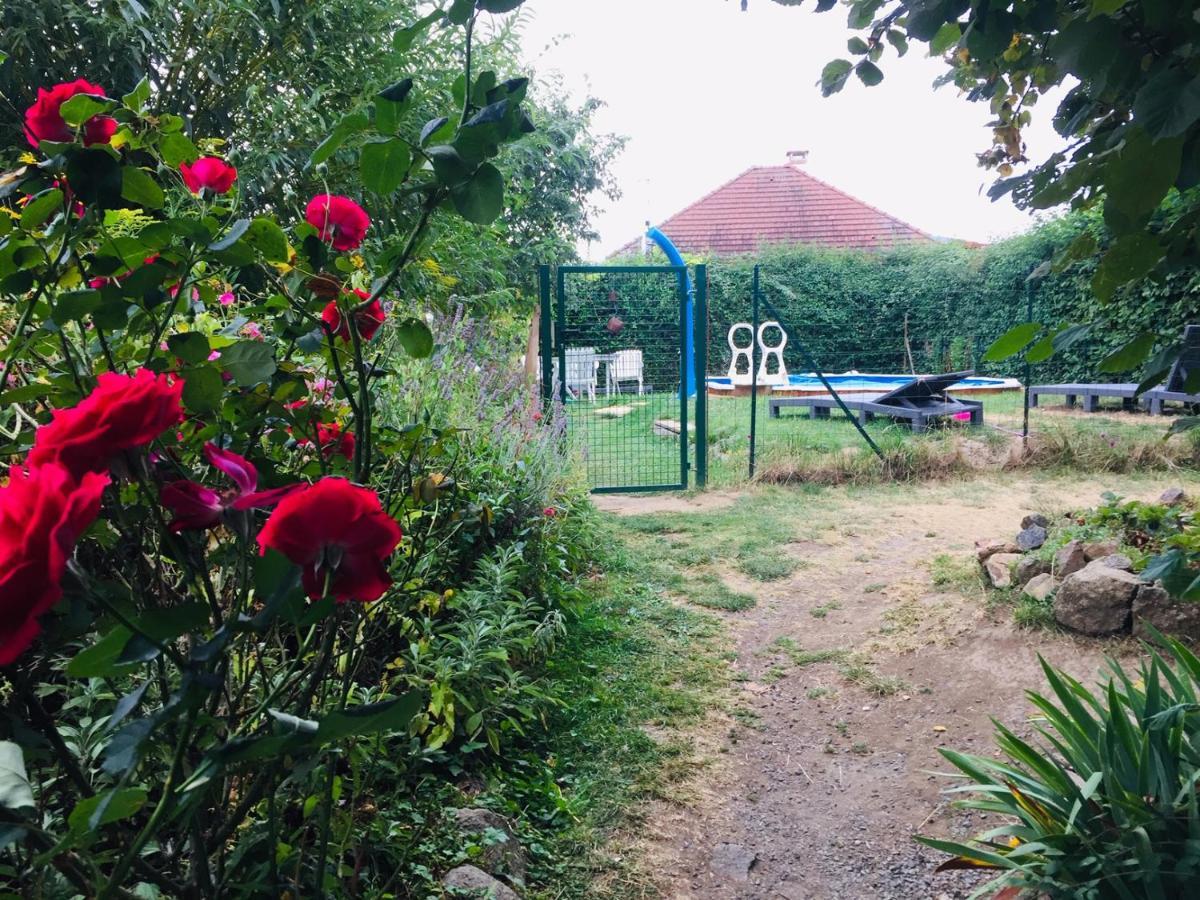 Bed and Breakfast Les Maitres Sonneurs Huriel Esterno foto