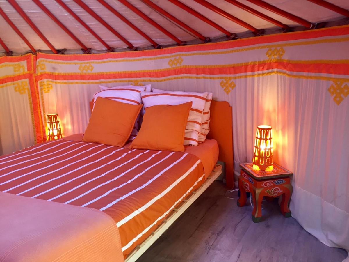 Bed and Breakfast Les Maitres Sonneurs Huriel Esterno foto
