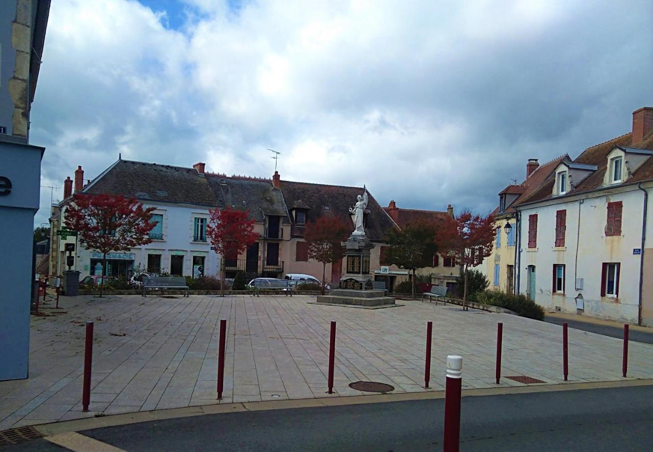 Bed and Breakfast Les Maitres Sonneurs Huriel Esterno foto