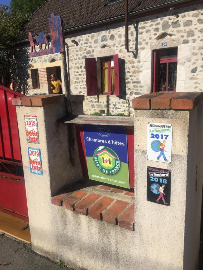 Bed and Breakfast Les Maitres Sonneurs Huriel Esterno foto