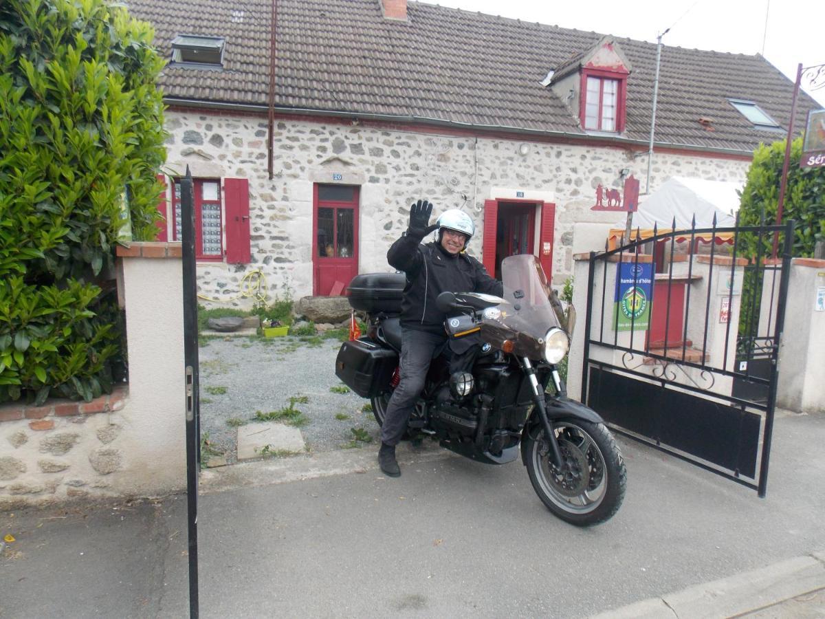 Bed and Breakfast Les Maitres Sonneurs Huriel Esterno foto